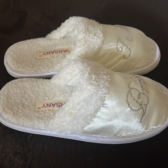 Bride to be slippers- one size - Picture 2 of 5